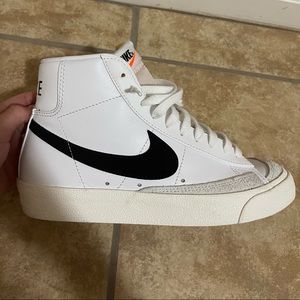 Nike Wmns Blazer Mid ‘77 Vintage WhiteBlack